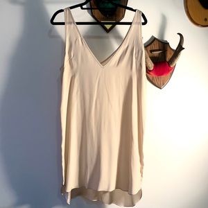 AMANDA UPRICHARD | Sand silk t-shirt dress